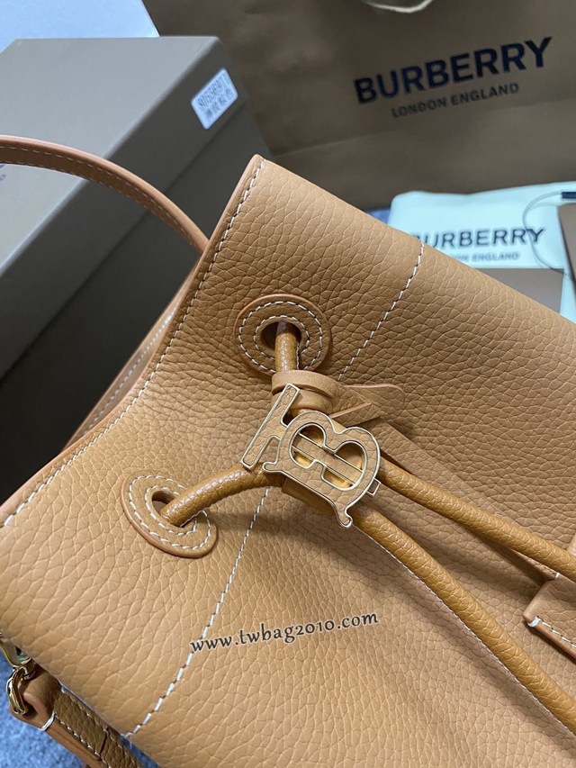 Burberry專櫃新版小牛皮水桶包 巴寶莉TB包系列抽繩肩背水桶包 yxb1165